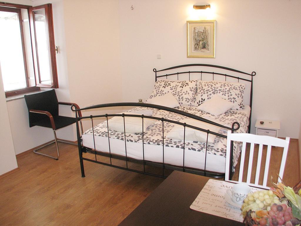 Apartment Noa Kaštel Kambelovac Pokoj fotografie